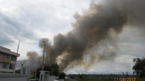 Incendio di monnezza alla “Ilside”: la Confconsumatori chiama a raccolta i cittadini per lanciare la “class action”