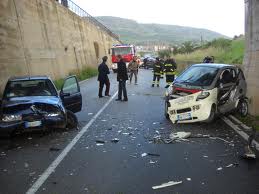 Giovane di Bellona finisce fuori strada con la sua auto a causa dell’asfalto viscido