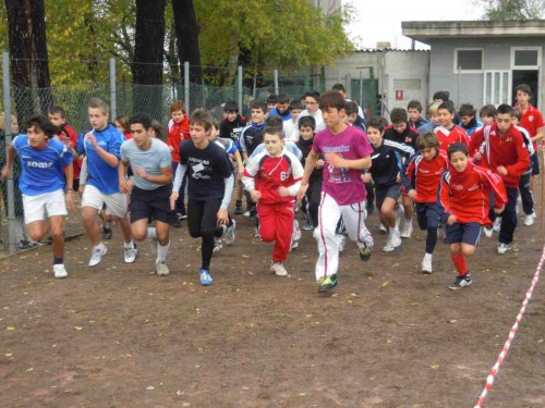 Piccoli Atleti bellonesi alla Corsa Campestre di Dugenta. Ai piccoli “atleti” è stata consegnata una pettorina numerica