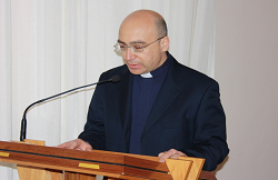 Le foto dell’annuncio ufficiale della nomina a Vescovo di Don Pietro Lagnese fatta da Benedetto XVI