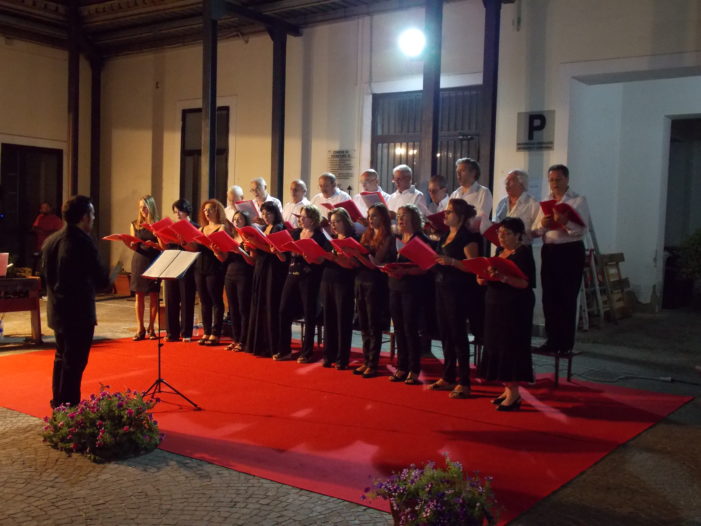 Il coro polifonico di Pignataro fa rivivere culturalmente Palazzo Scorpio. Il pubblico “occupa” il Comune