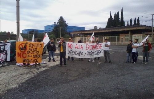 I cittadini manifestano davanti all’area ex Pozzi per dire No alla centrale a biomasse e Si alle bonifiche