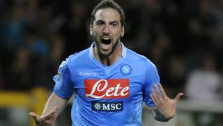 Torino Napoli 0 a 1. Gli azzurri soffrono ma vincono con un goal contestato di Gonzalo Higuain nel finale