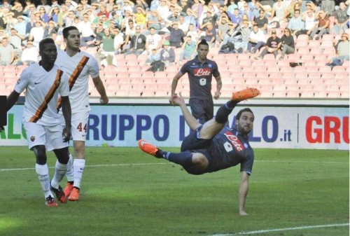 Napoli Roma 2 – 0. Azzurri super contro i giallorossi grazie al duo delle meraviglie Higuain – Callejon
