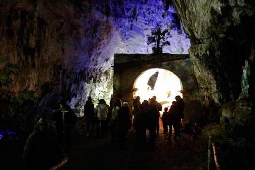 Il 27, 28 e 29 dicembre ritornerà il “Presepe vivente napoletano” alla grotta di San Michele Arcangelo