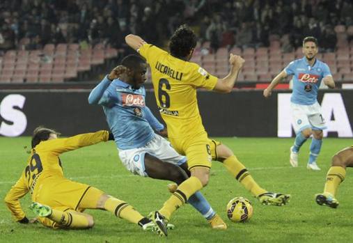 Napoli Parma 2 a 0. Gli azzurri tornano al successo contro una squadra pessima grazie a Zapata e Mertens