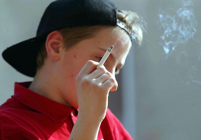 L’Oms chiede di ridurre gli “atti di fumo” dei minori nei film. Uno studio rileva la maggiore propensione dei giovani ad emulare gli attori