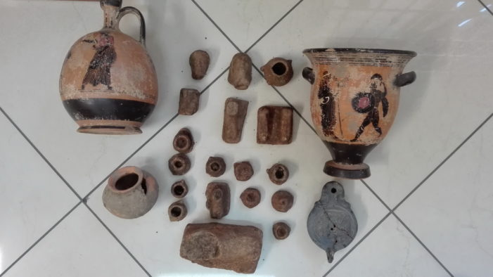 Traffico di reperti archeologici: ritrovati nuovi oggetti nell’abitazione di un 79enne