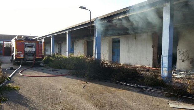 La Regione stanzia sette milioni di euro per bonificare l’ex-Tabacchificio, Spazio CALeS si rivolge agli affaristi: “Non scherzate con il fuoco”