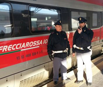 Controllato a bordo del treno dalla Polizia Ferroviaria, 62 napoletano arrestato poiché destinatario di un ordine di carcerazione