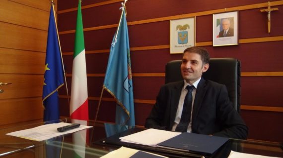 Il comunicato del Coordinatore regionale del partito conferma che Giorgio Magliocca è stato raggiunto da un imparabile siluro: il traballante sindaco di Pignataro Maggiore non è più il coordinatore provinciale di Forza Italia