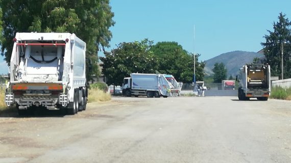 Ex Pozzi, lo Spazio Cales accusa: “Camion in file per scaricare l’umido nel totale silenzio delle istituzioni”